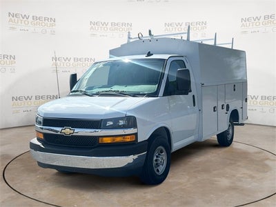 2025 Chevrolet Express Cutaway 3500 1WT