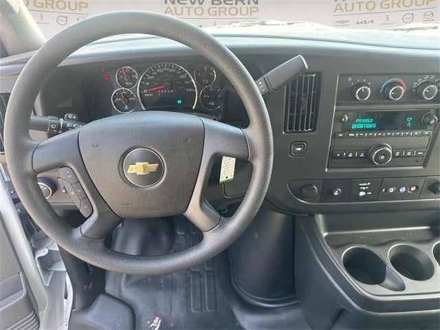 2025 Chevrolet Express Cutaway 3500 1WT
