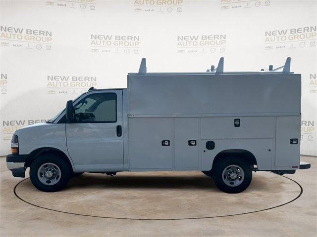 2025 Chevrolet Express Cutaway 3500 1WT