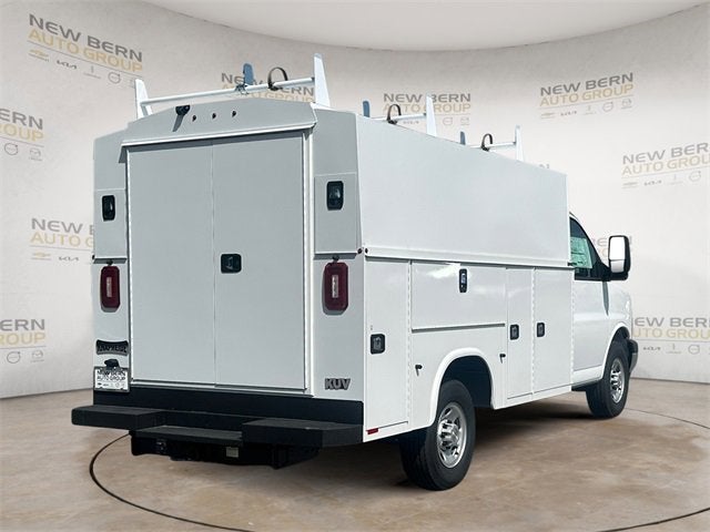 2025 Chevrolet Express Cutaway 3500 1WT