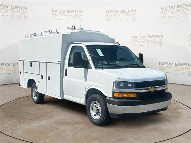 2025 Chevrolet Express Cutaway 3500 1WT