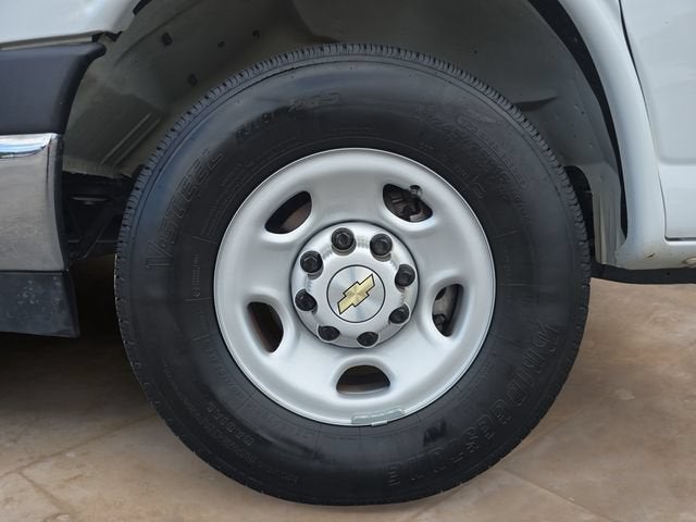 2025 Chevrolet Express Cargo WT