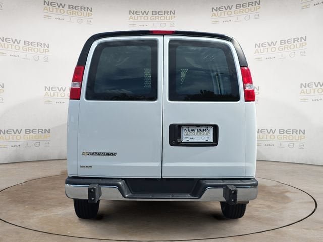2025 Chevrolet Express Cargo WT