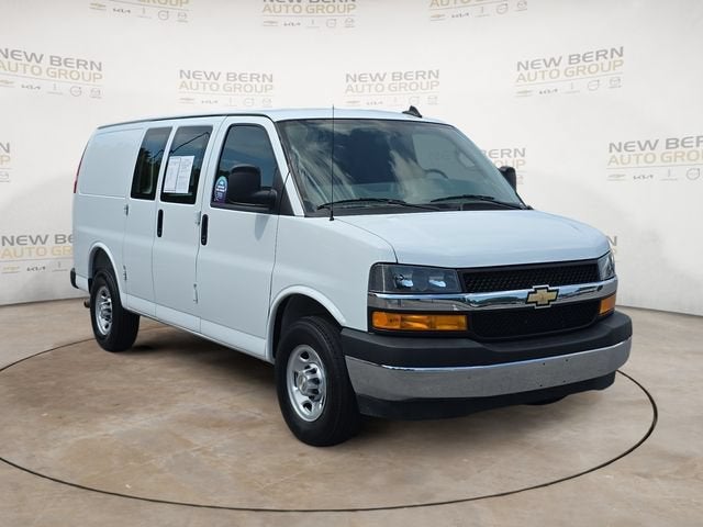 2025 Chevrolet Express Cargo WT