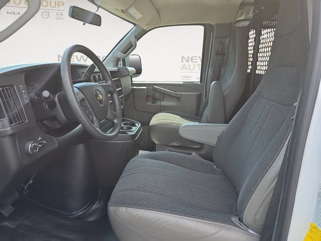 2025 Chevrolet Express Cargo WT