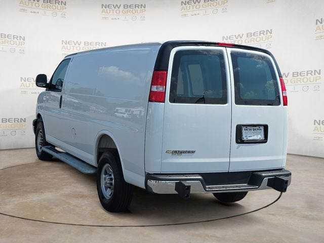 2025 Chevrolet Express Cargo WT