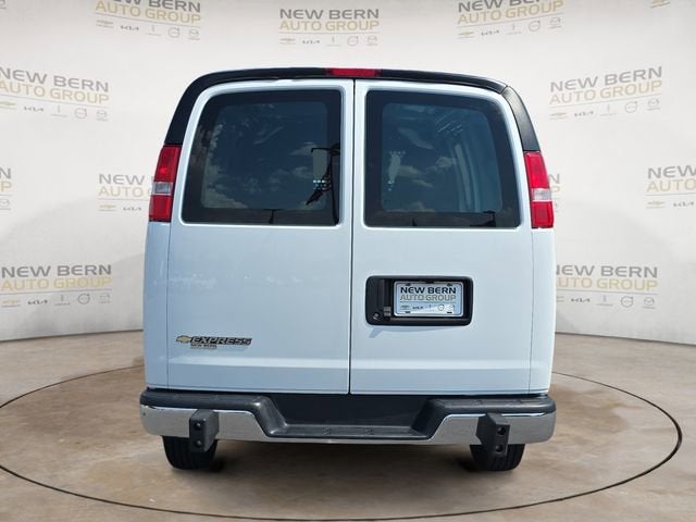 2025 Chevrolet Express Cargo WT