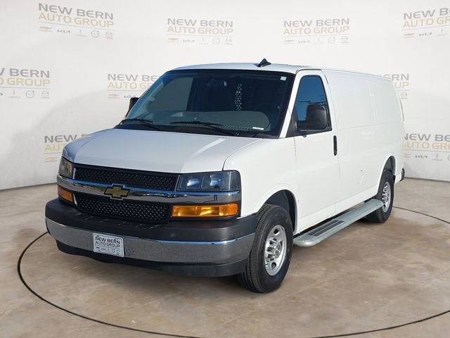 2025 Chevrolet Express 2500 Work Van HD's photo