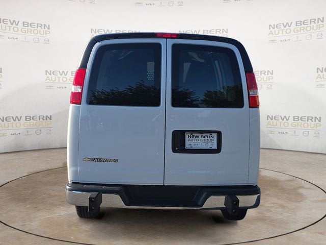 2025 Chevrolet Express Cargo WT