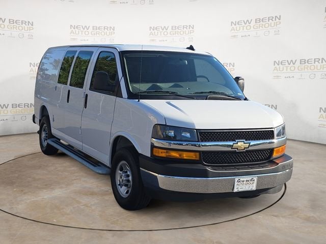 2025 Chevrolet Express Cargo WT