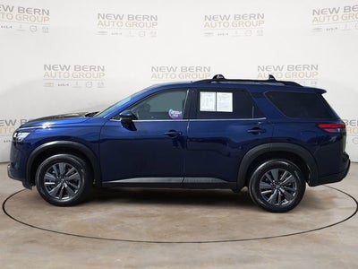 2022 Nissan Pathfinder SV