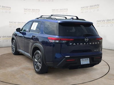 2022 Nissan Pathfinder SV