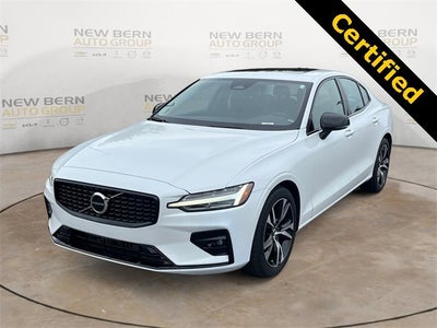 2024 Volvo S60 Core Dark Theme