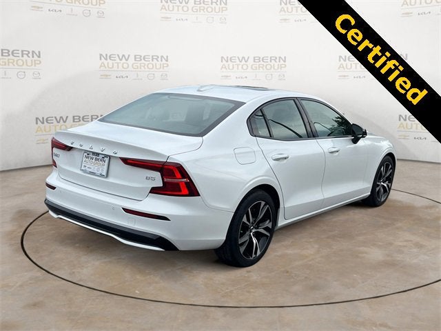 2024 Volvo S60 Core Dark Theme