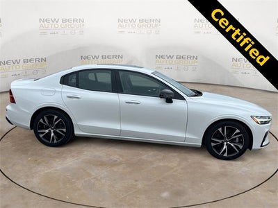 2024 Volvo S60 Core Dark Theme