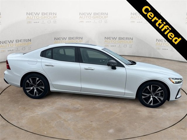 2024 Volvo S60 Core Dark Theme