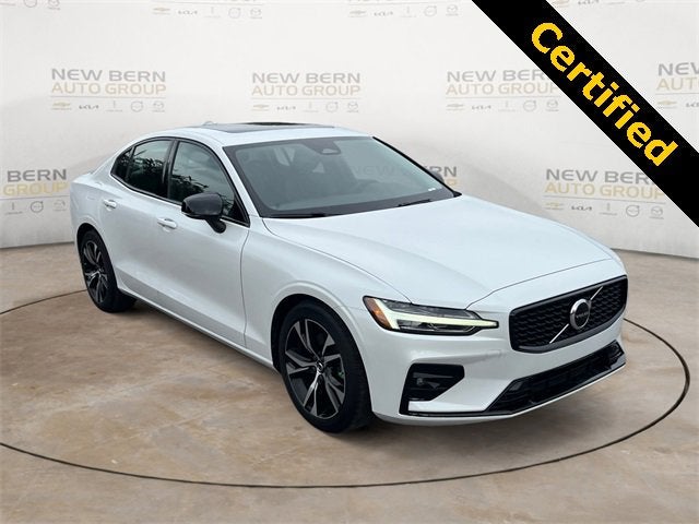 2024 Volvo S60 Core Dark Theme