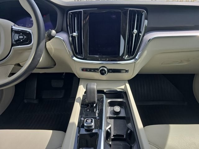 2024 Volvo S60 Core Dark Theme