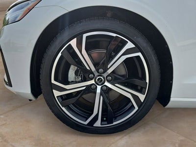 2024 Volvo S60 Core Dark Theme