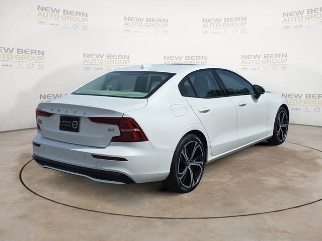 2024 Volvo S60 Core Dark Theme
