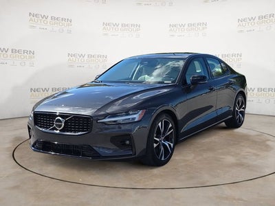 2024 Volvo S60 Plus Dark Theme