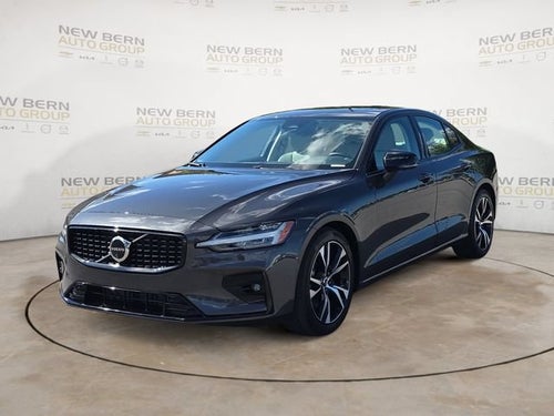 2024 Volvo S60 Plus Dark Theme