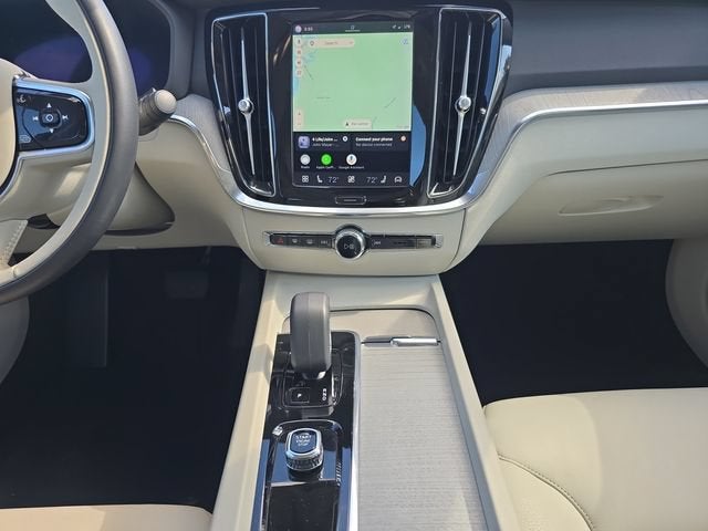 2024 Volvo S60 Plus Dark Theme