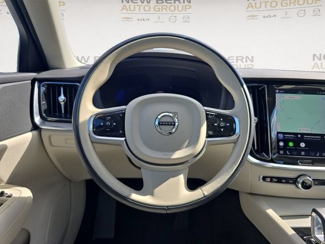 2024 Volvo S60 Plus Dark Theme
