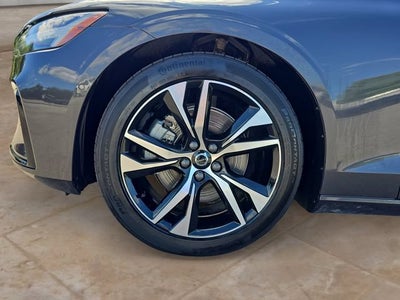2024 Volvo S60 Plus Dark Theme