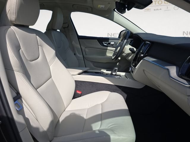 2024 Volvo S60 Plus Dark Theme