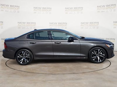 2024 Volvo S60 Plus Dark Theme