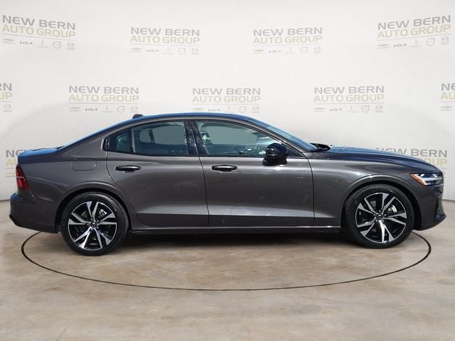 2024 Volvo S60 Plus Dark Theme