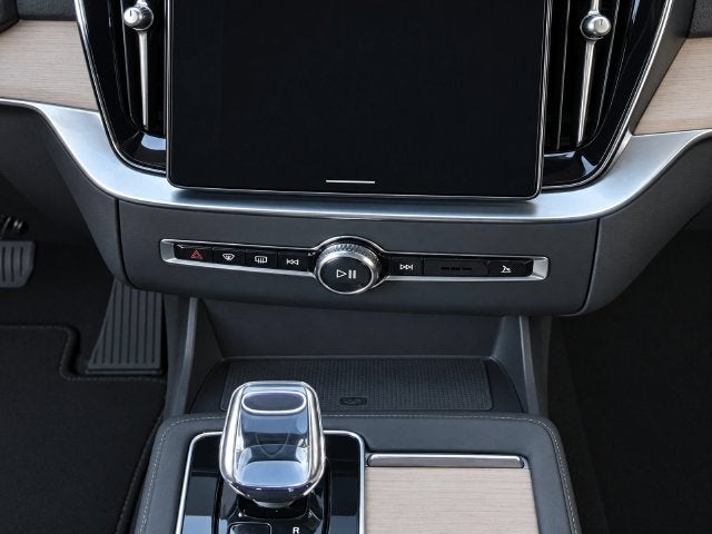 2026 Volvo XC90 Plus