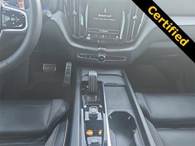 2022 Volvo XC60 R-Design