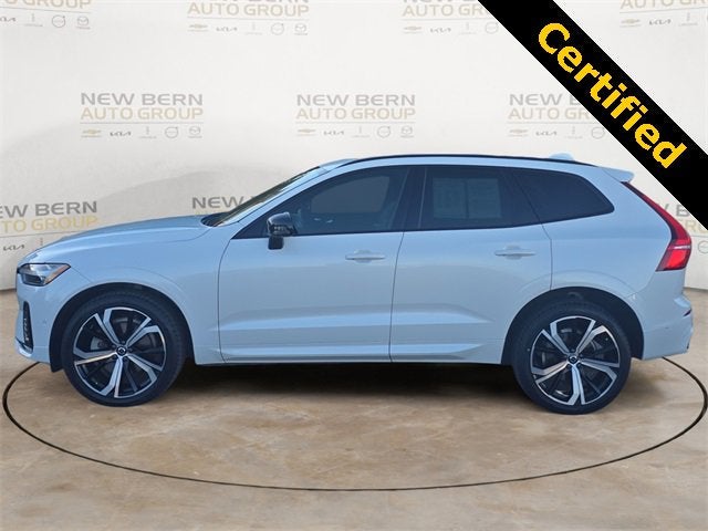 2022 Volvo XC60 R-Design