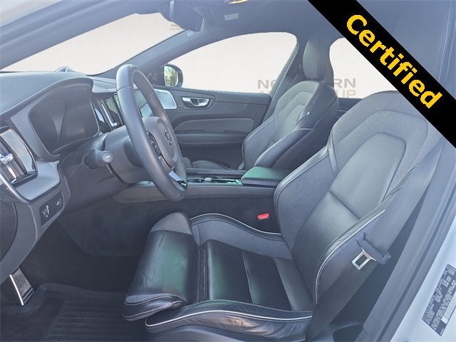 2022 Volvo XC60 R-Design