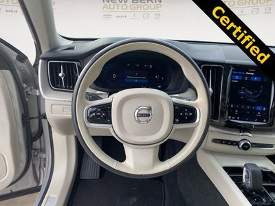 2023 Volvo XC60 Plus Bright Theme