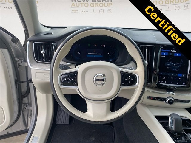 2023 Volvo XC60 Plus Bright Theme