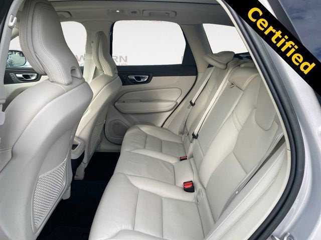 2023 Volvo XC60 Plus Bright Theme