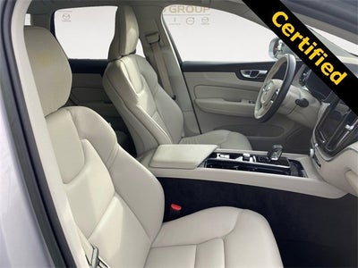 2023 Volvo XC60 Plus Bright Theme