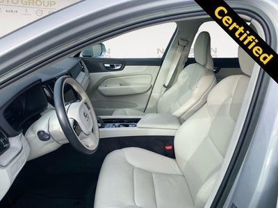 2023 Volvo XC60 Plus Bright Theme