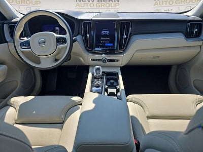 2023 Volvo XC60 Ultimate Bright Theme