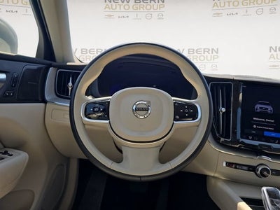 2023 Volvo XC60 Ultimate Bright Theme