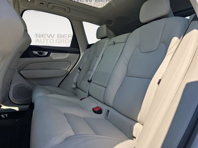 2023 Volvo XC60 Ultimate Bright Theme