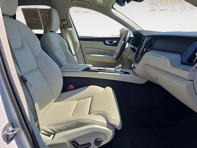 2023 Volvo XC60 Ultimate Bright Theme