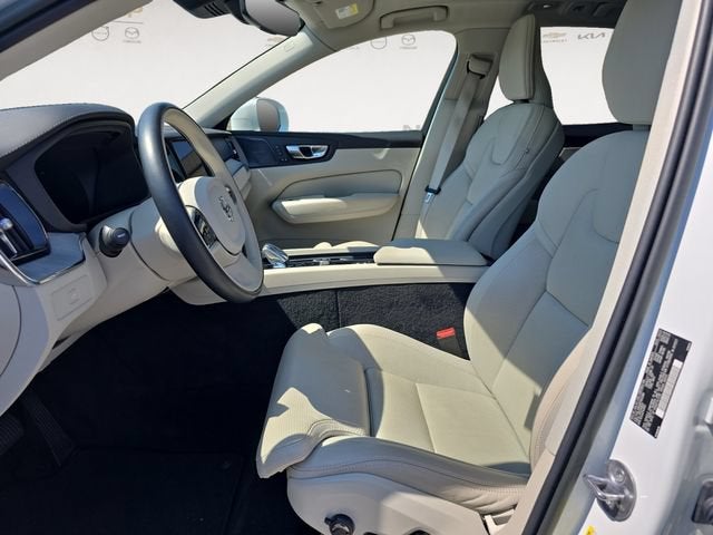 2023 Volvo XC60 Ultimate Bright Theme