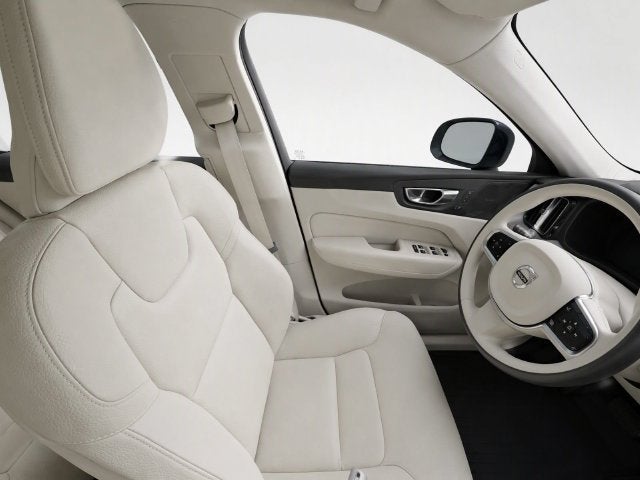 2024 Volvo XC60 Plus Dark Theme