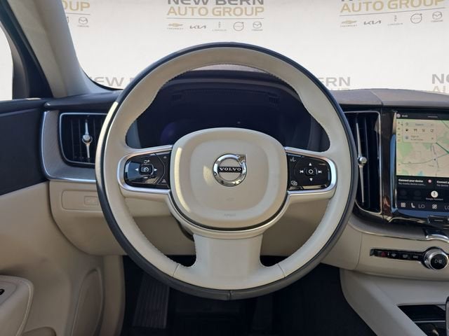 2024 Volvo XC60 Plus Dark Theme
