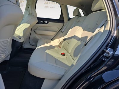 2024 Volvo XC60 Plus Dark Theme