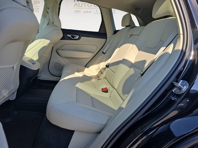 2024 Volvo XC60 Plus Dark Theme